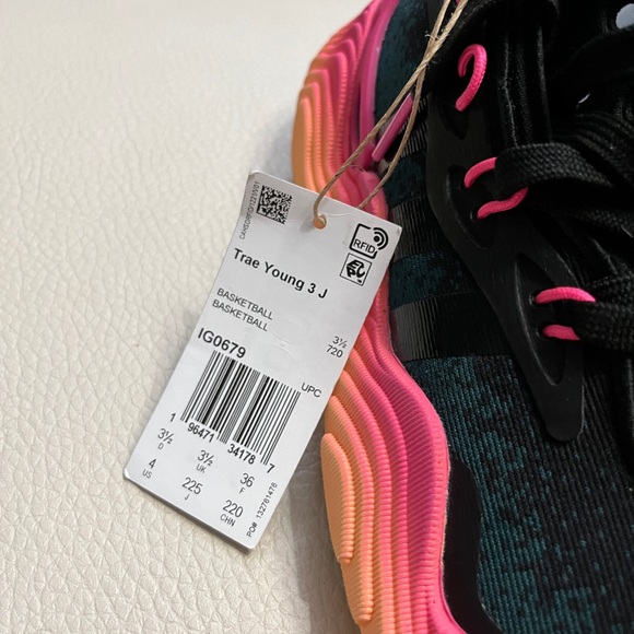 NWT - Adidas Trae Young 3 Basketball Shoes - Youth US 4 / EU 36 / Women 5 - Picture 8 of 9